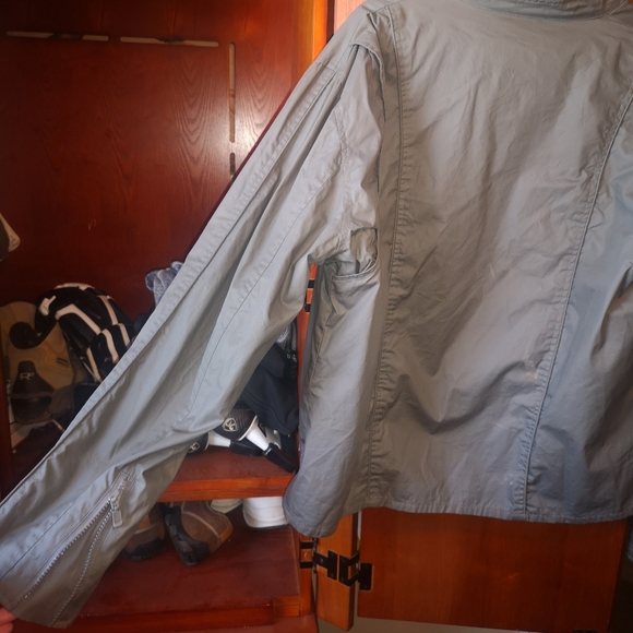 Large, Reaction, Kenneth Cole grey shell - Picture 3 of 3